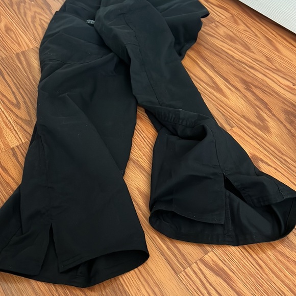 2 identical pairs of scrub pants - Picture 4 of 5